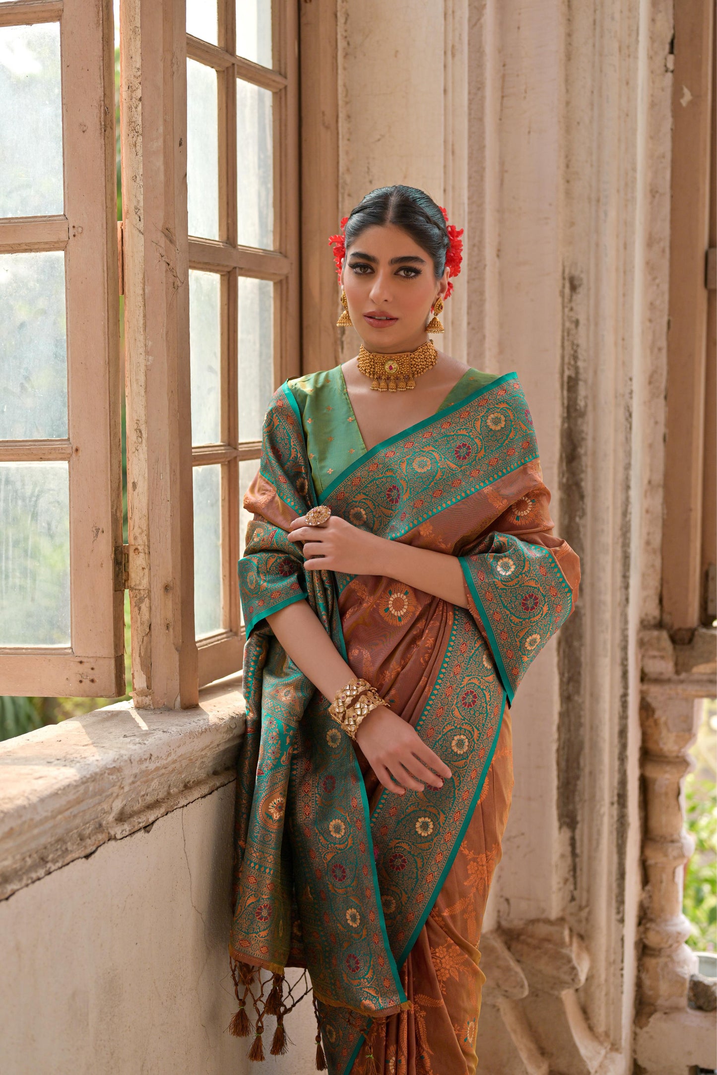 Floral Woven Zari Banarasi Soft Silk Saree