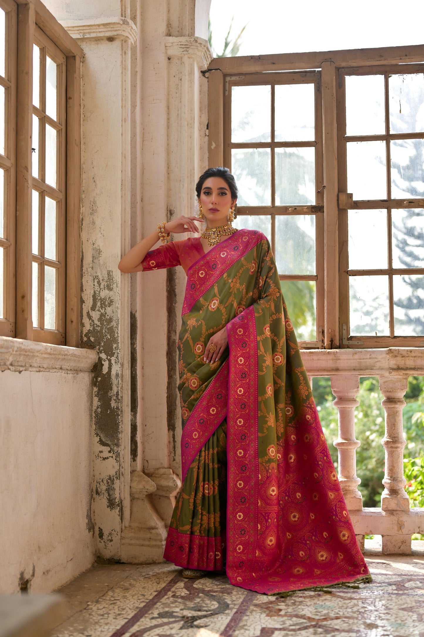 Floral Woven Zari Banarasi Soft Silk Saree