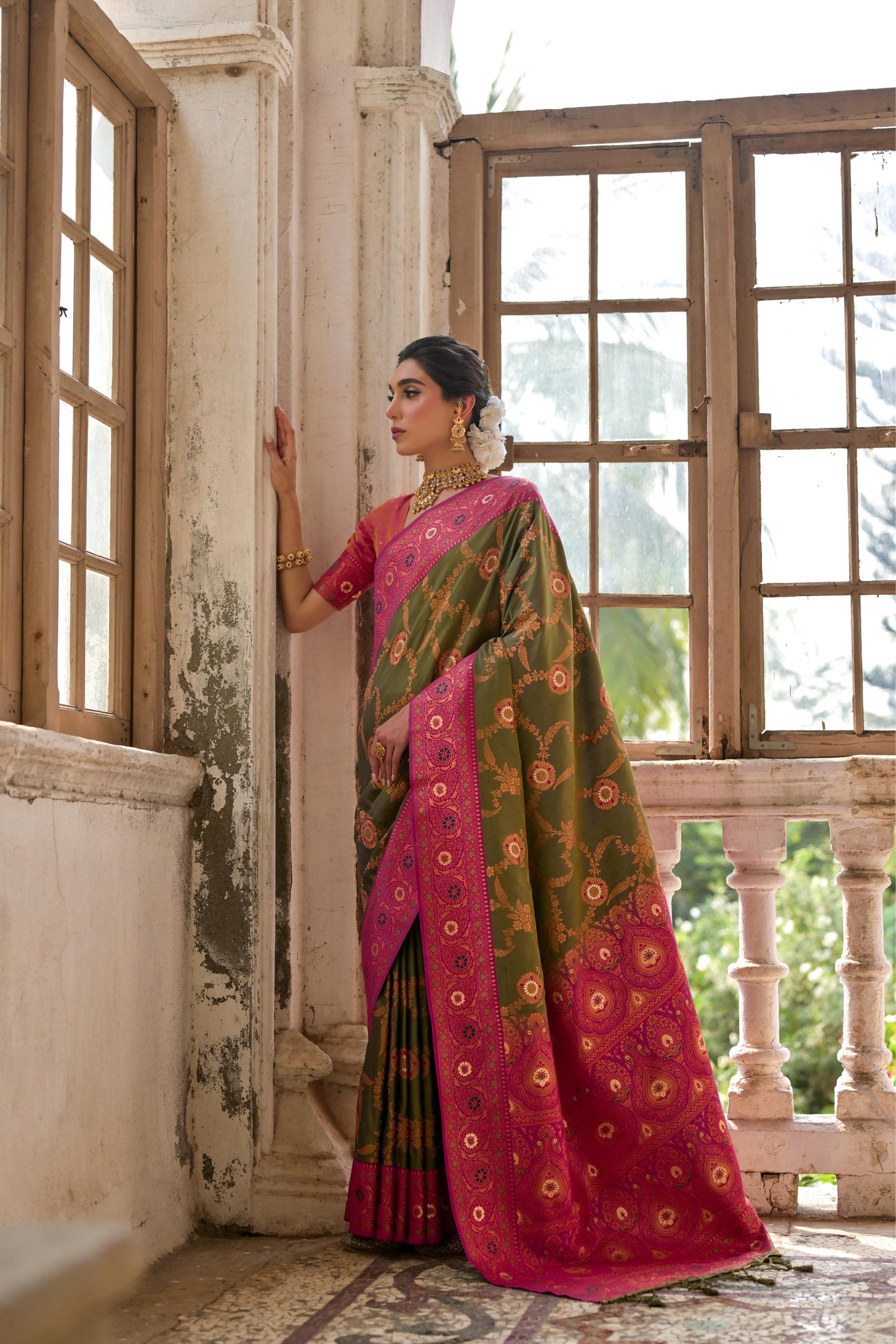 Floral Woven Zari Banarasi Soft Silk Saree