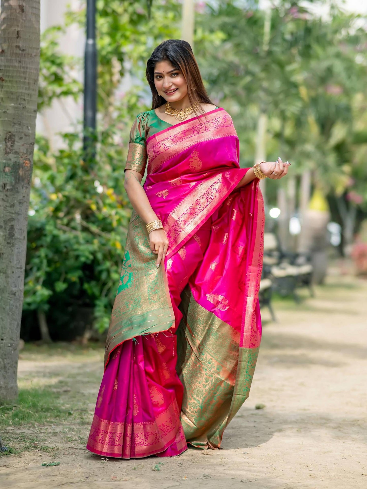 Banarasi Katan Silk Saree with Un-Stitch Weaving Blouse