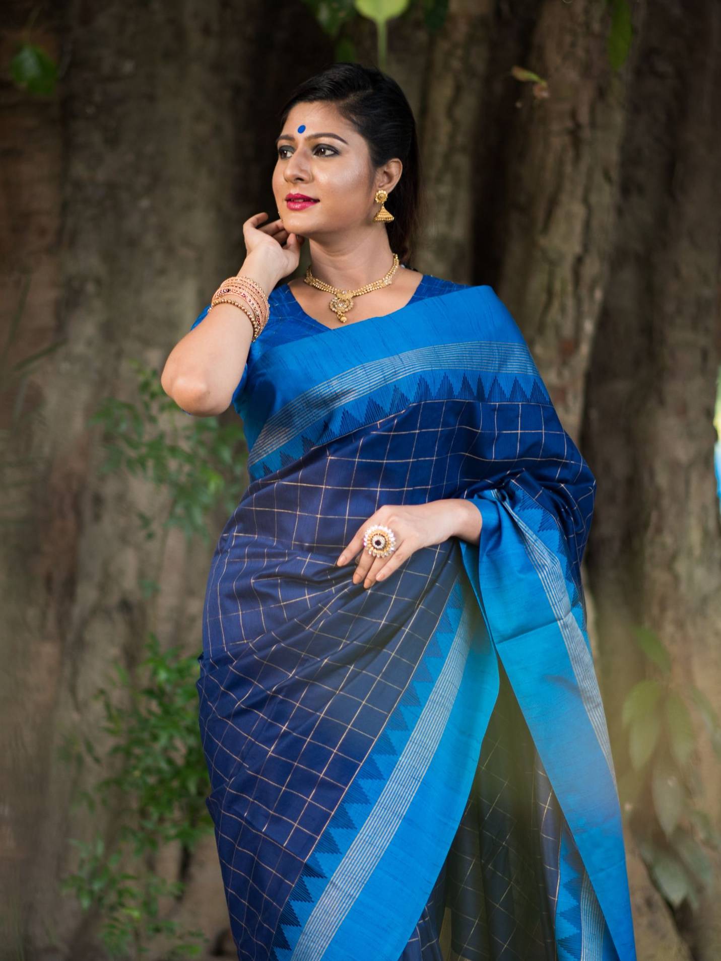 Soft Raw Silk saree with Contrast Temple Woven Border and all over Checks Weaves with Zari Pallu and Tassels