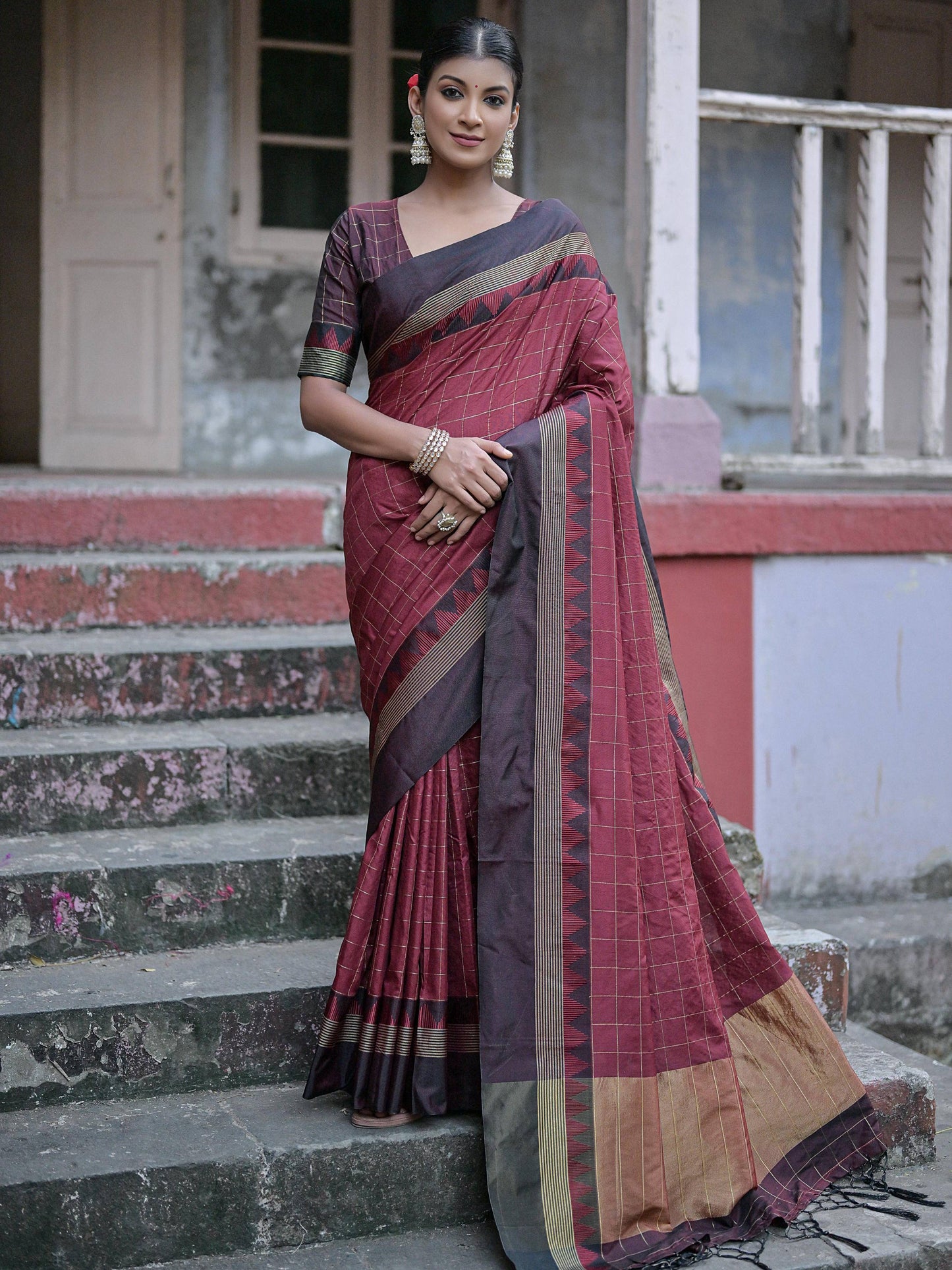 Soft Raw Silk saree with Contrast Temple Woven Border and all over Checks Weaves with Zari Pallu and Tassels